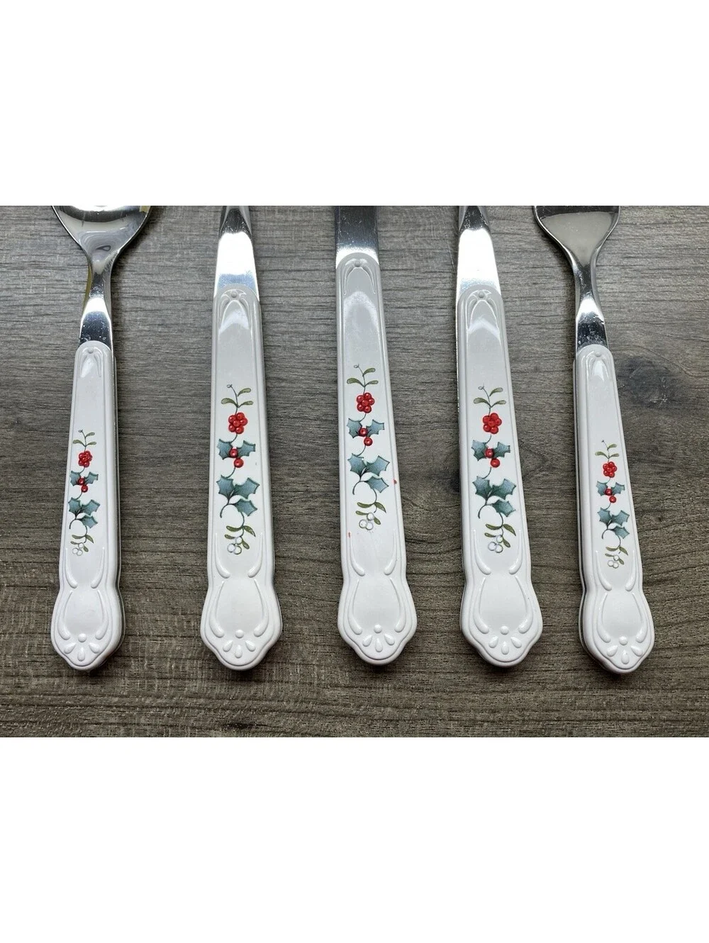 Pfaltzgraff Snow Village Flatware 8 Place Settings **39 Pcs Stainless Silverware